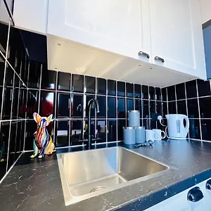 Guest house 61 Studio, Ideal For Tourists High Recommend!!! London